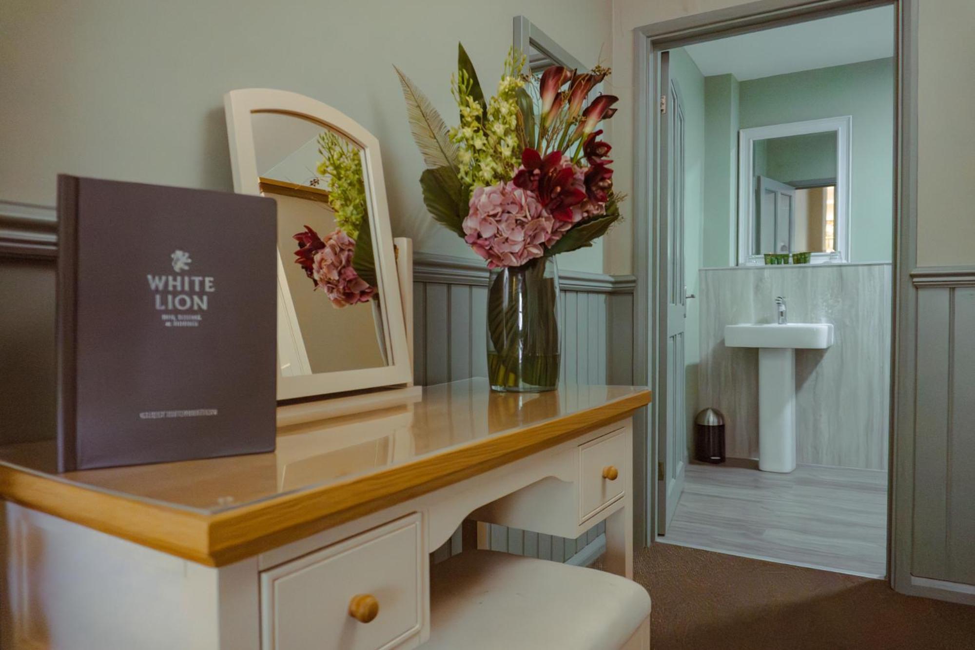 White Lion Hotel เฮบเดนบริดจ์ ภายนอก รูปภาพ